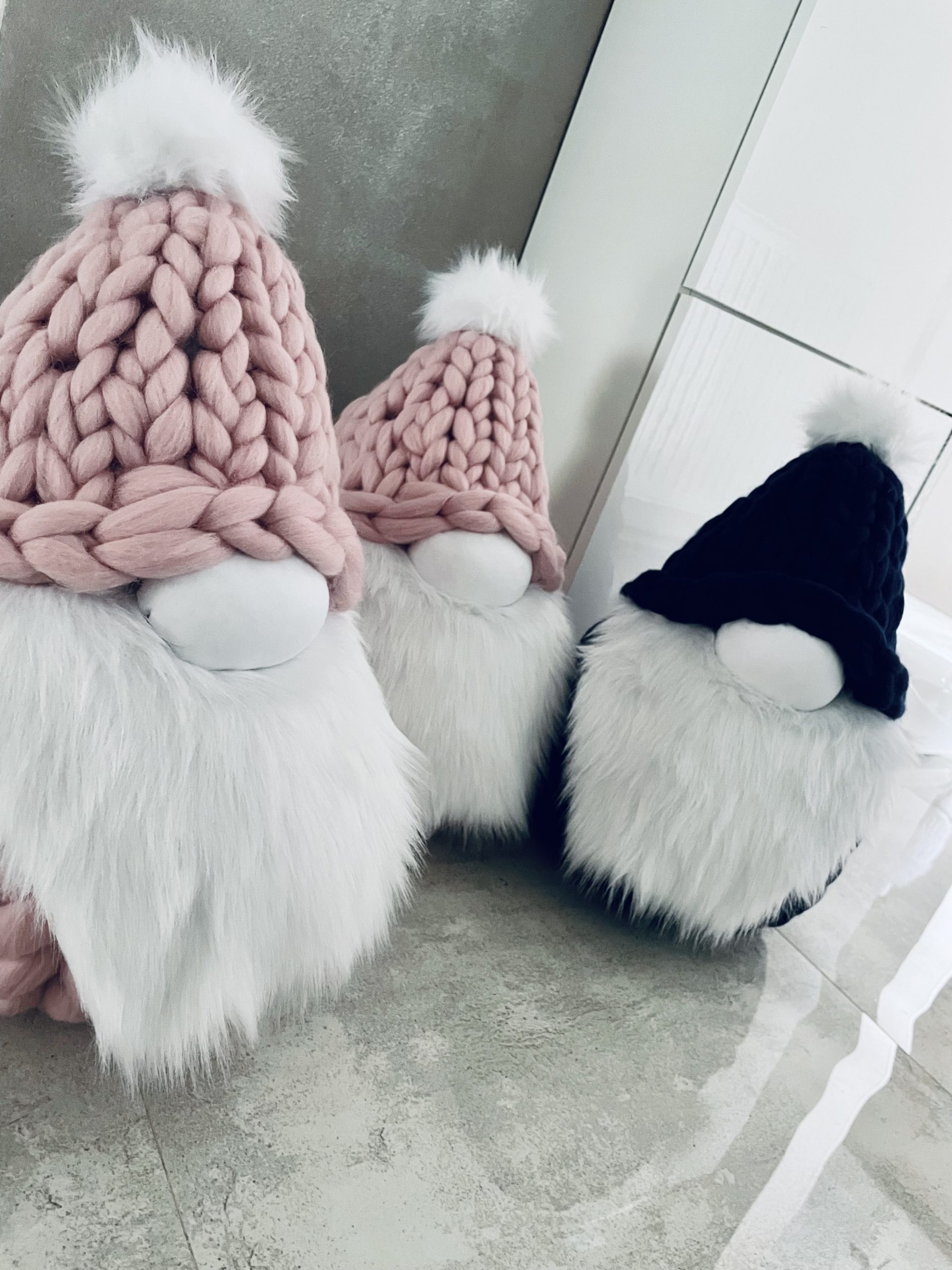 Wełniany Świąteczny Skrzat Leon - Rozmiar L - Pudrowy Róż - obrazek 4