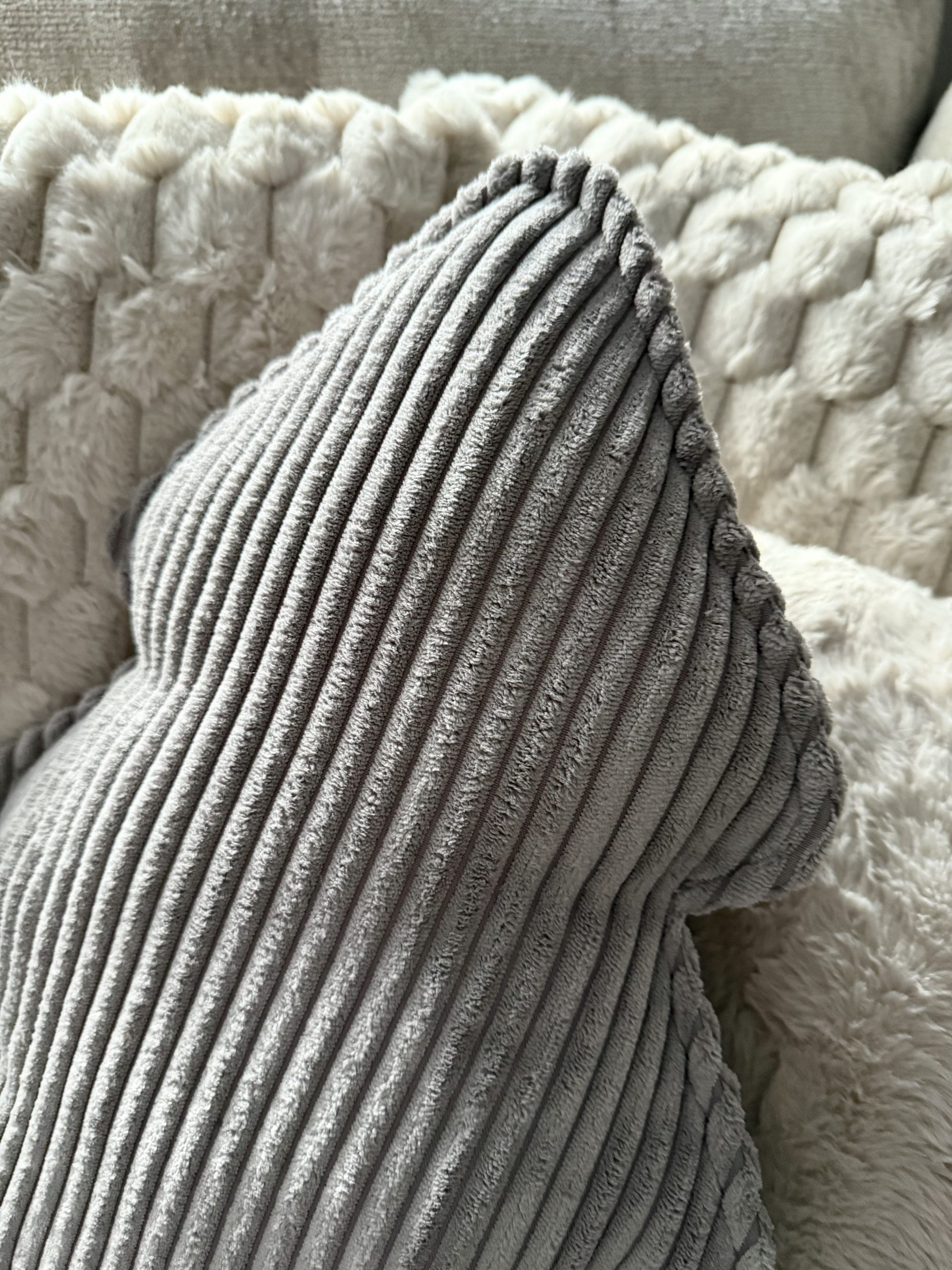 Zimowa Poduszka Choinka ze Sztruksu - Jasny Szary - obrazek 4