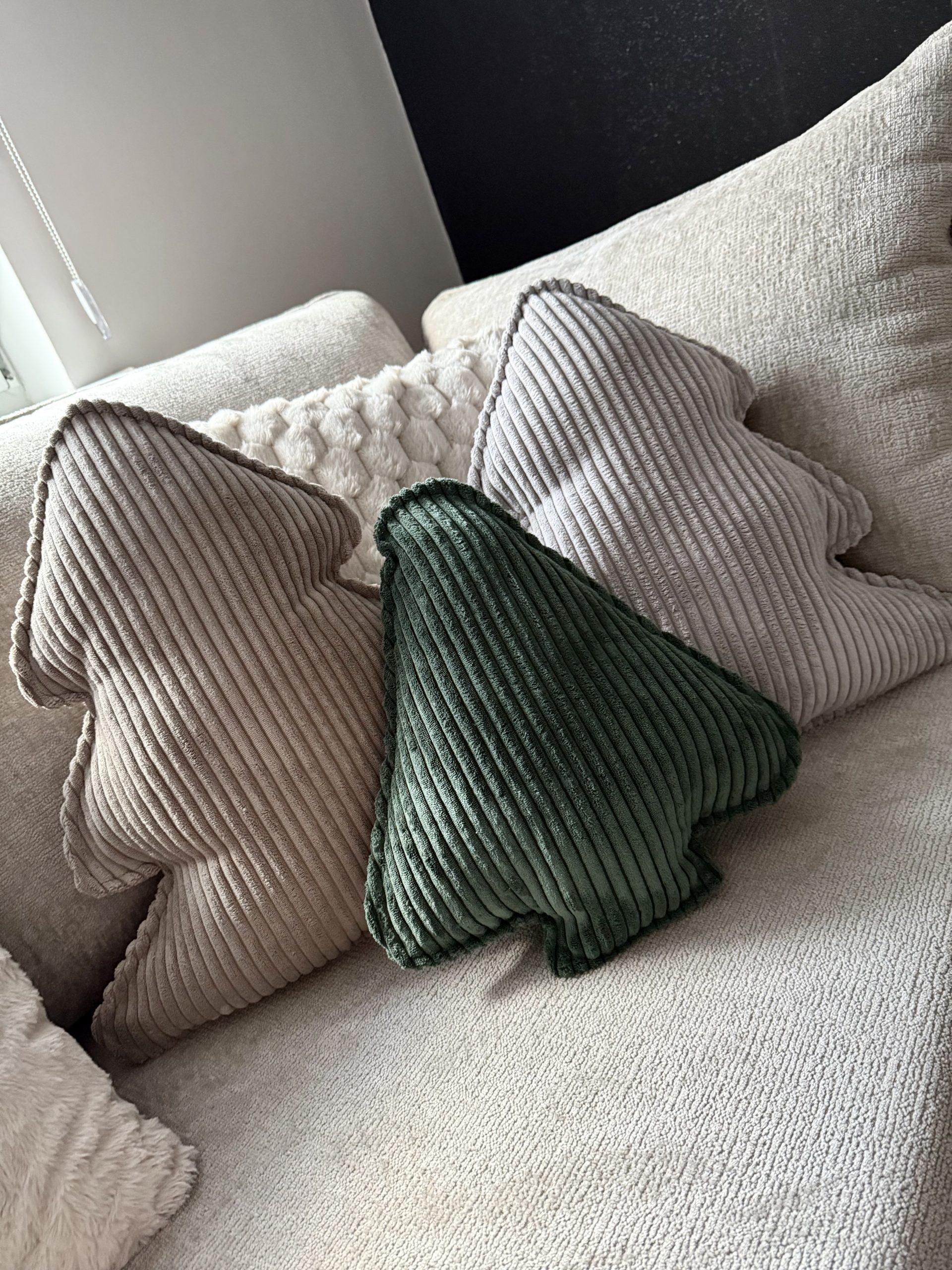 Zimowa Poduszka Choineczka ze Sztruksu - Butelkowa Zieleń - obrazek 3