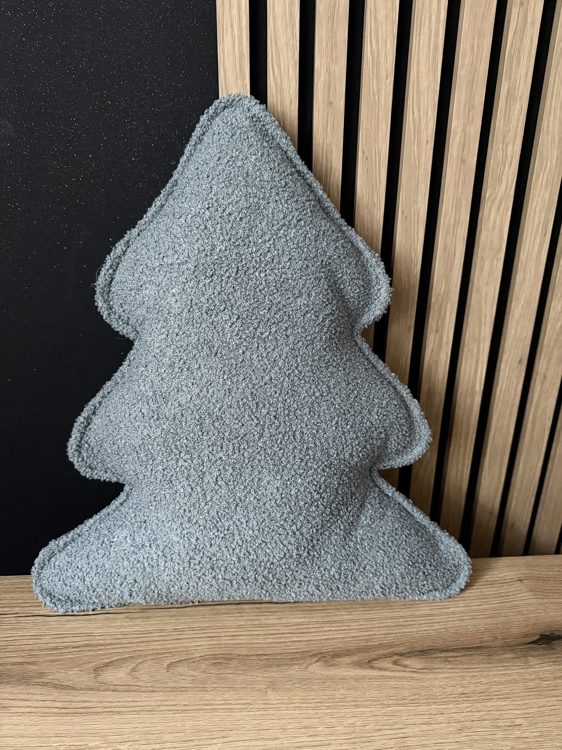 Zimowa Poduszka Choinka z Bukli - Niebieska Szałwia - obrazek 2